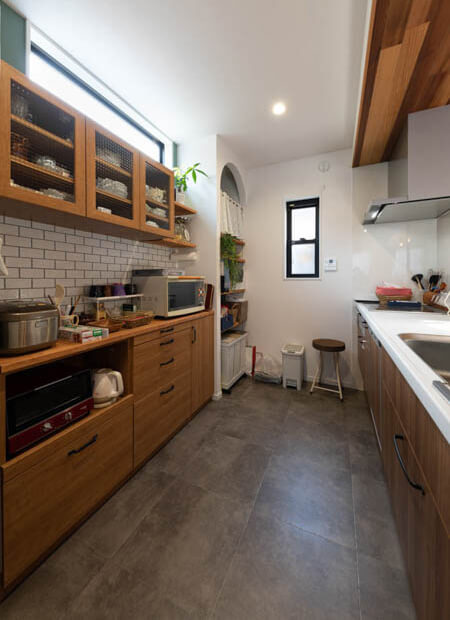 いろんな素材感を愉しむ おしゃれなカフェ風キッチン スペースアップ